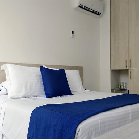מדיין Hotel Laureles Plaza מראה חיצוני תמונה