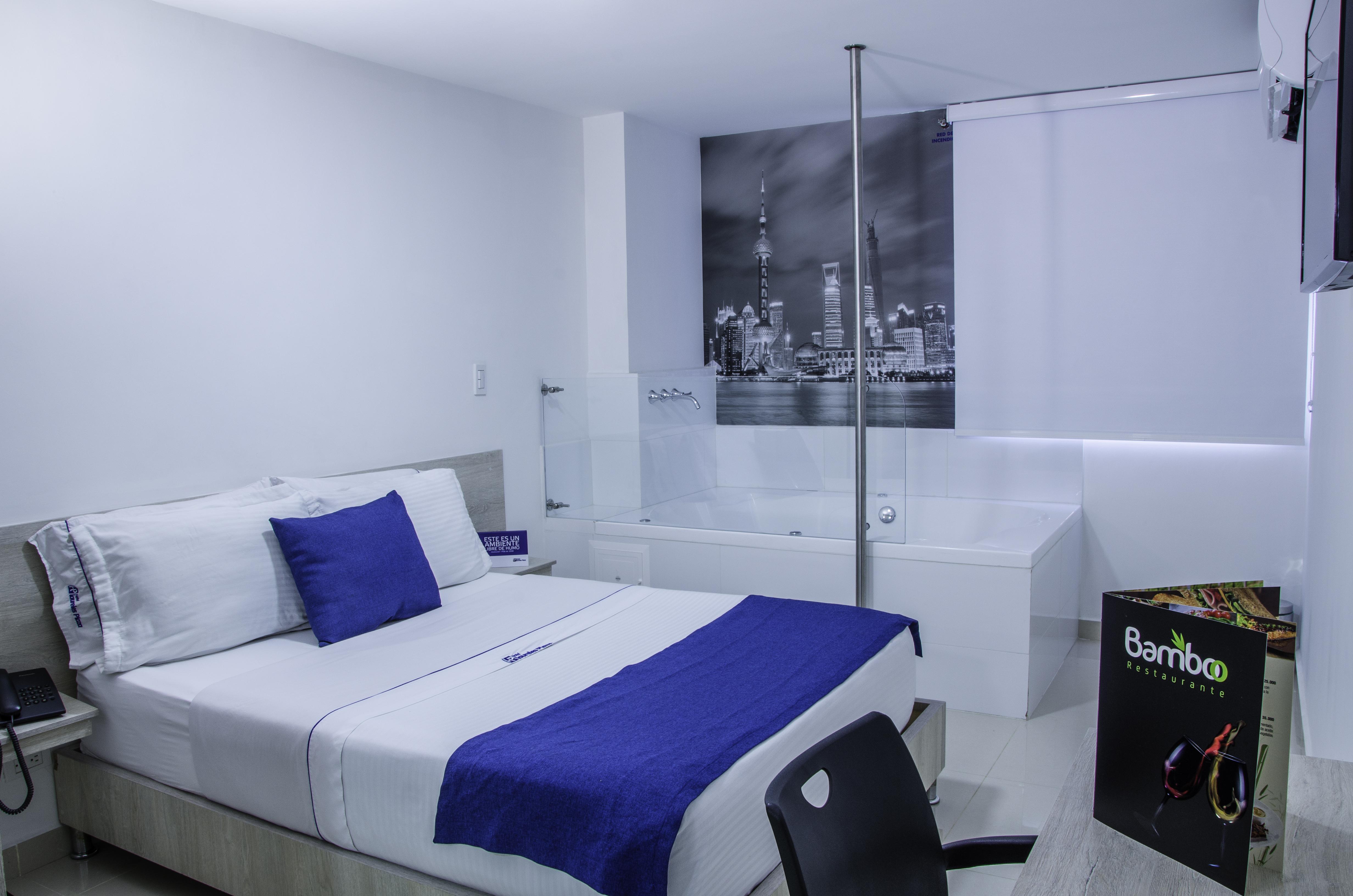 מדיין Hotel Laureles Plaza מראה חיצוני תמונה