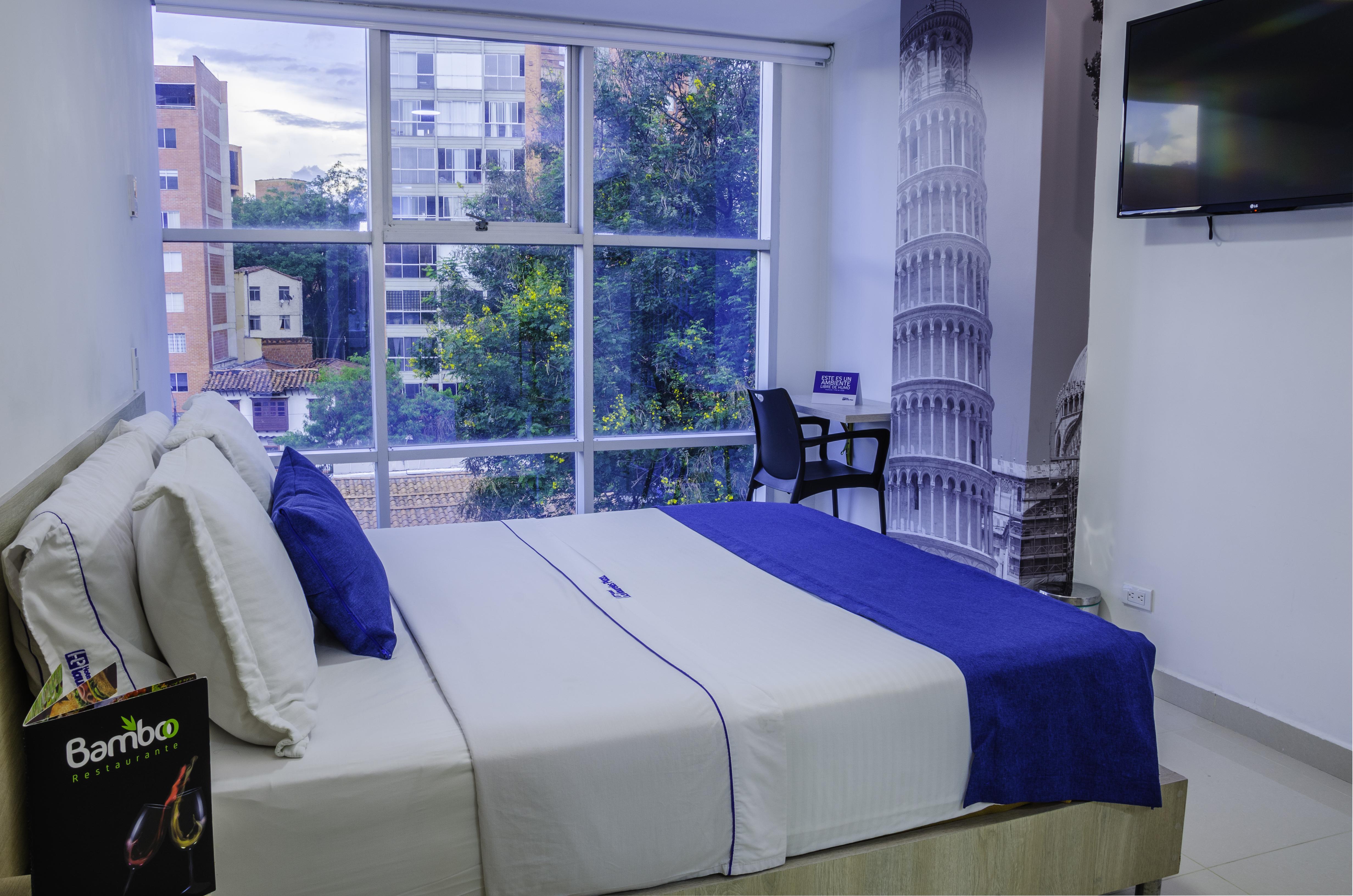 מדיין Hotel Laureles Plaza מראה חיצוני תמונה