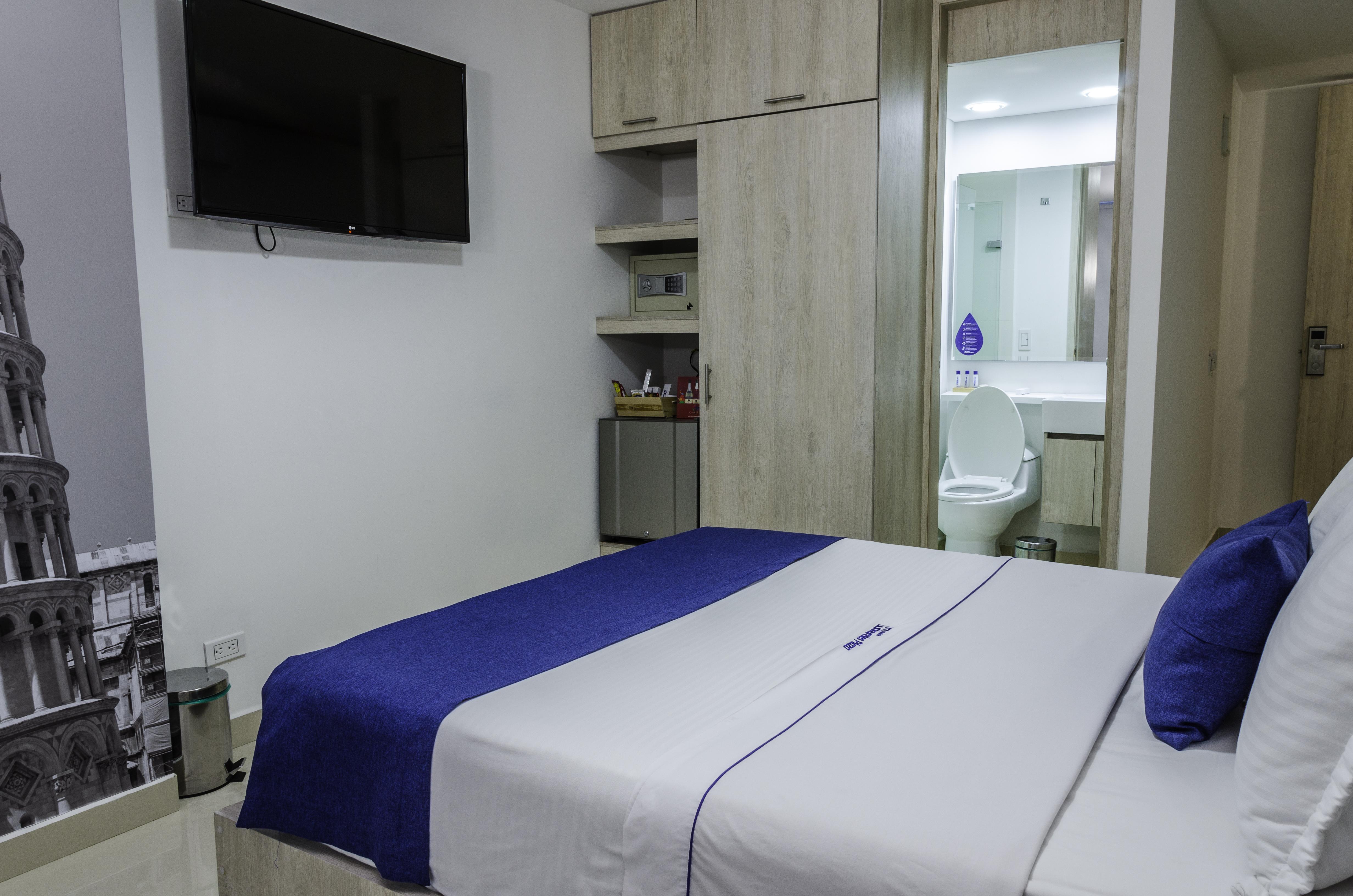 מדיין Hotel Laureles Plaza מראה חיצוני תמונה