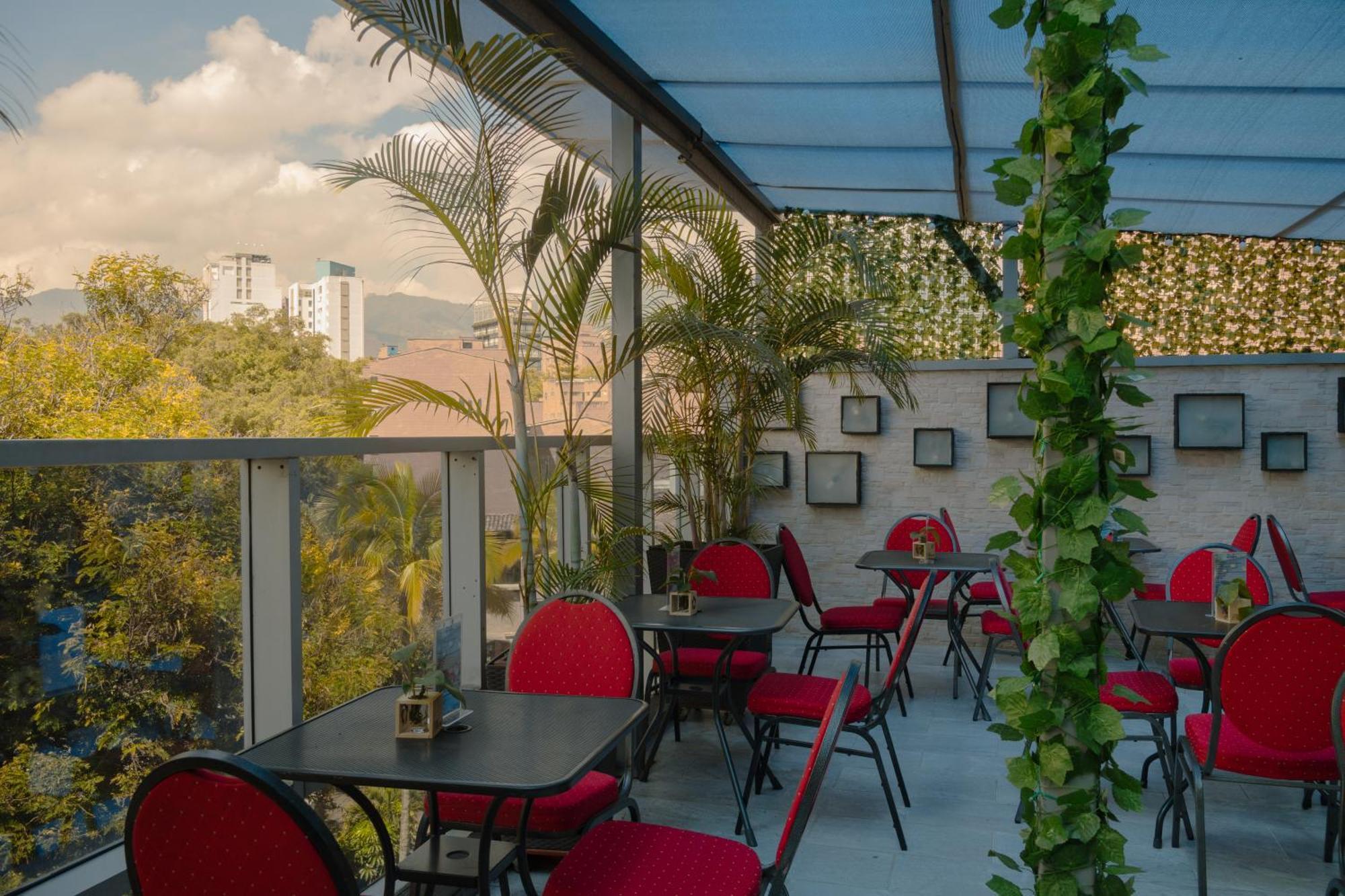 מדיין Hotel Laureles Plaza מראה חיצוני תמונה