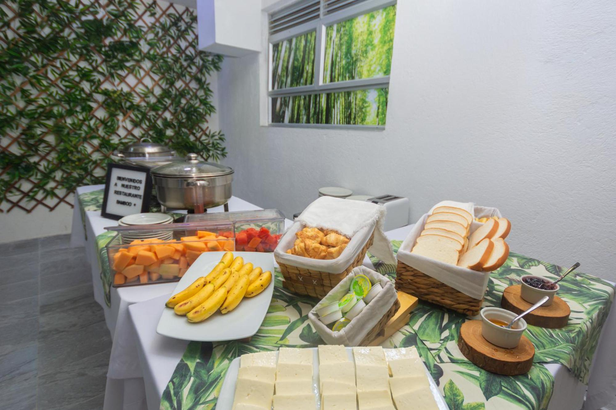 מדיין Hotel Laureles Plaza מראה חיצוני תמונה