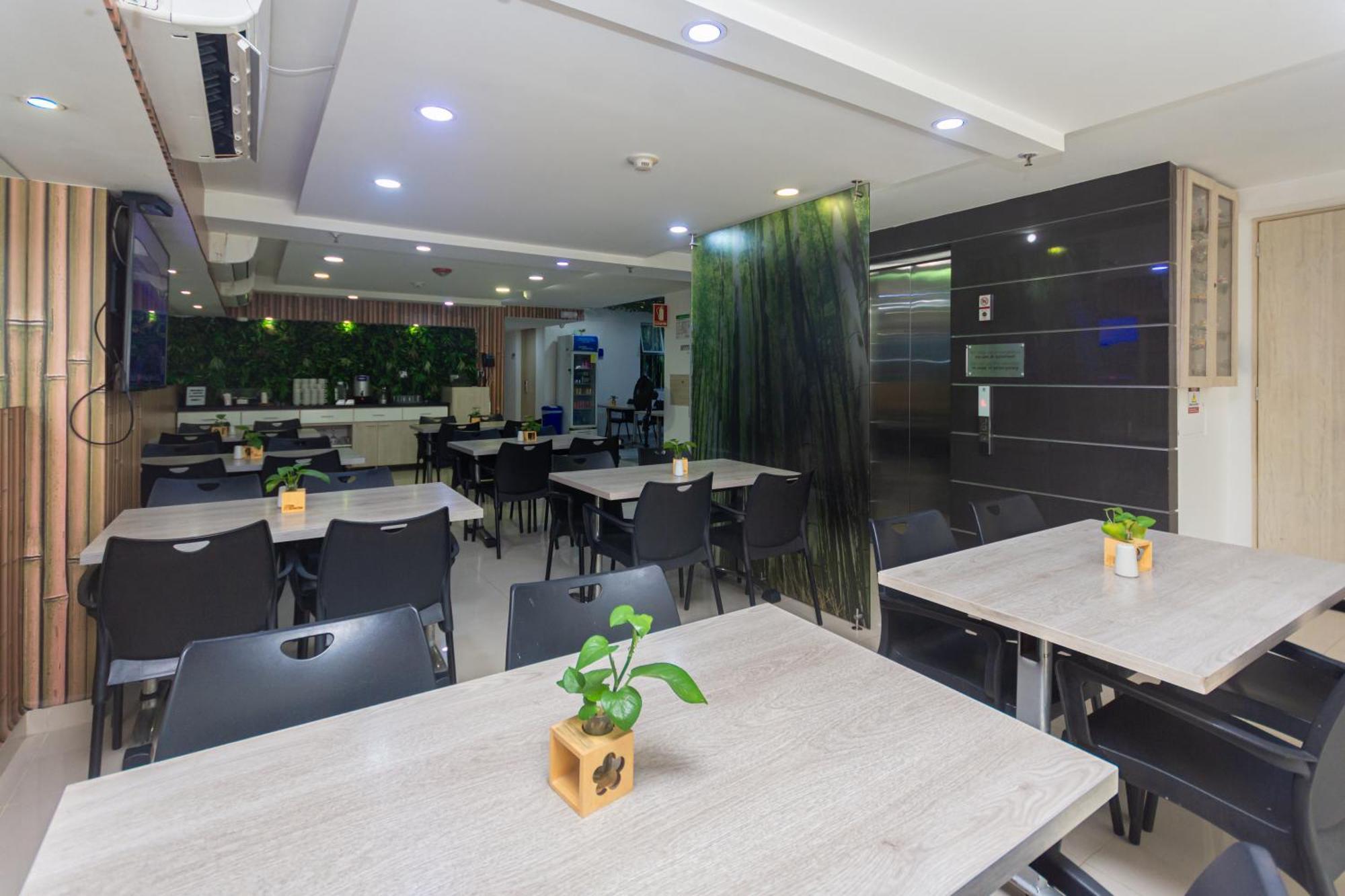 מדיין Hotel Laureles Plaza מראה חיצוני תמונה