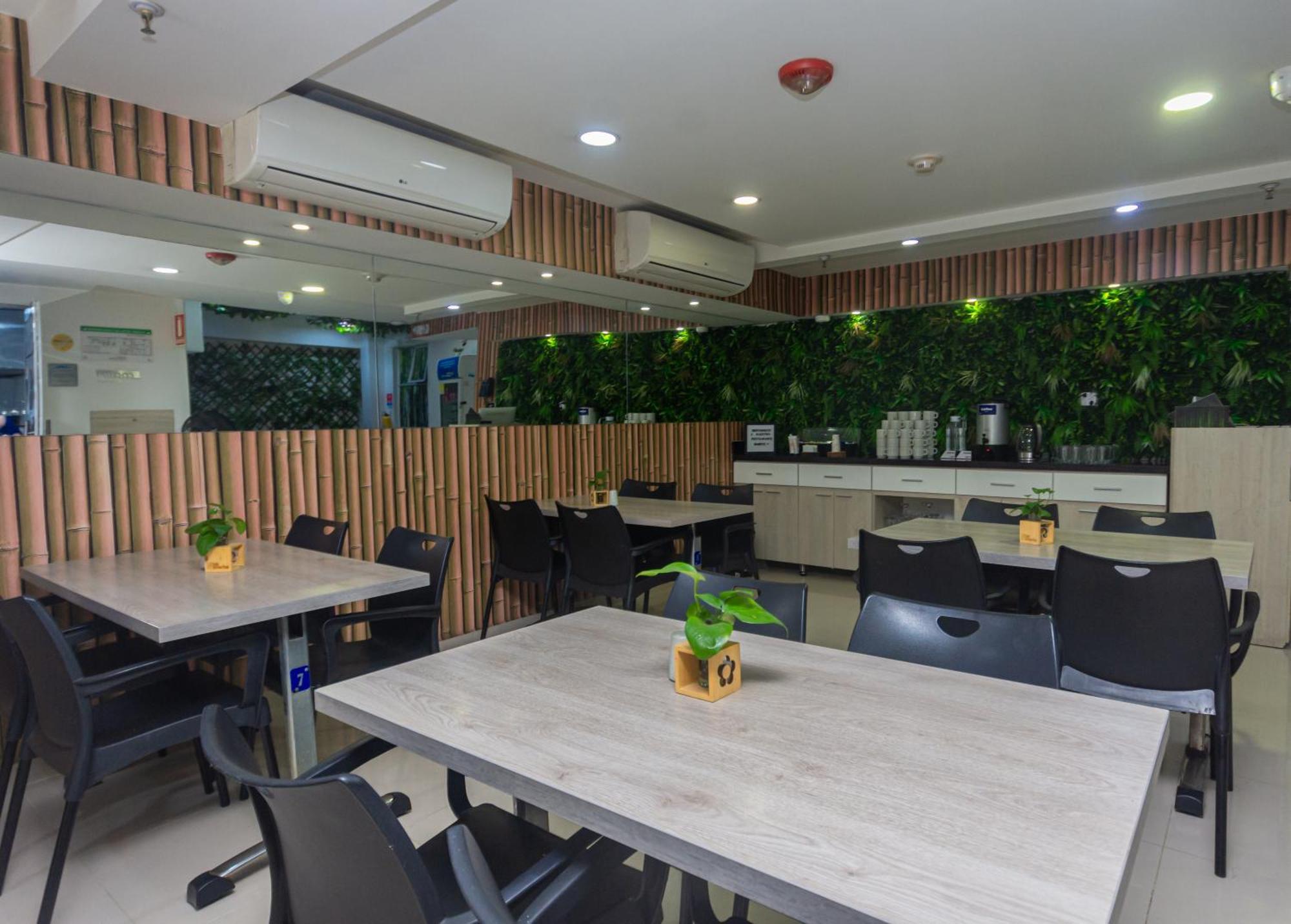 מדיין Hotel Laureles Plaza מראה חיצוני תמונה