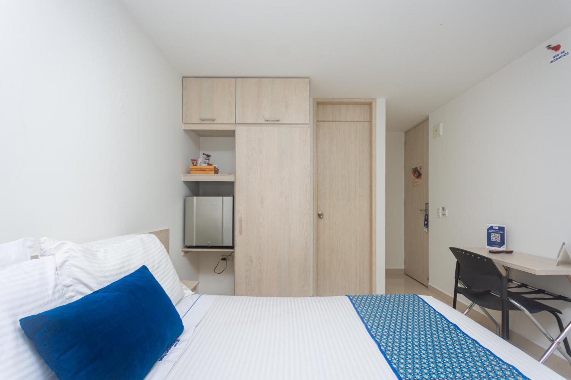 מדיין Hotel Laureles Plaza מראה חיצוני תמונה