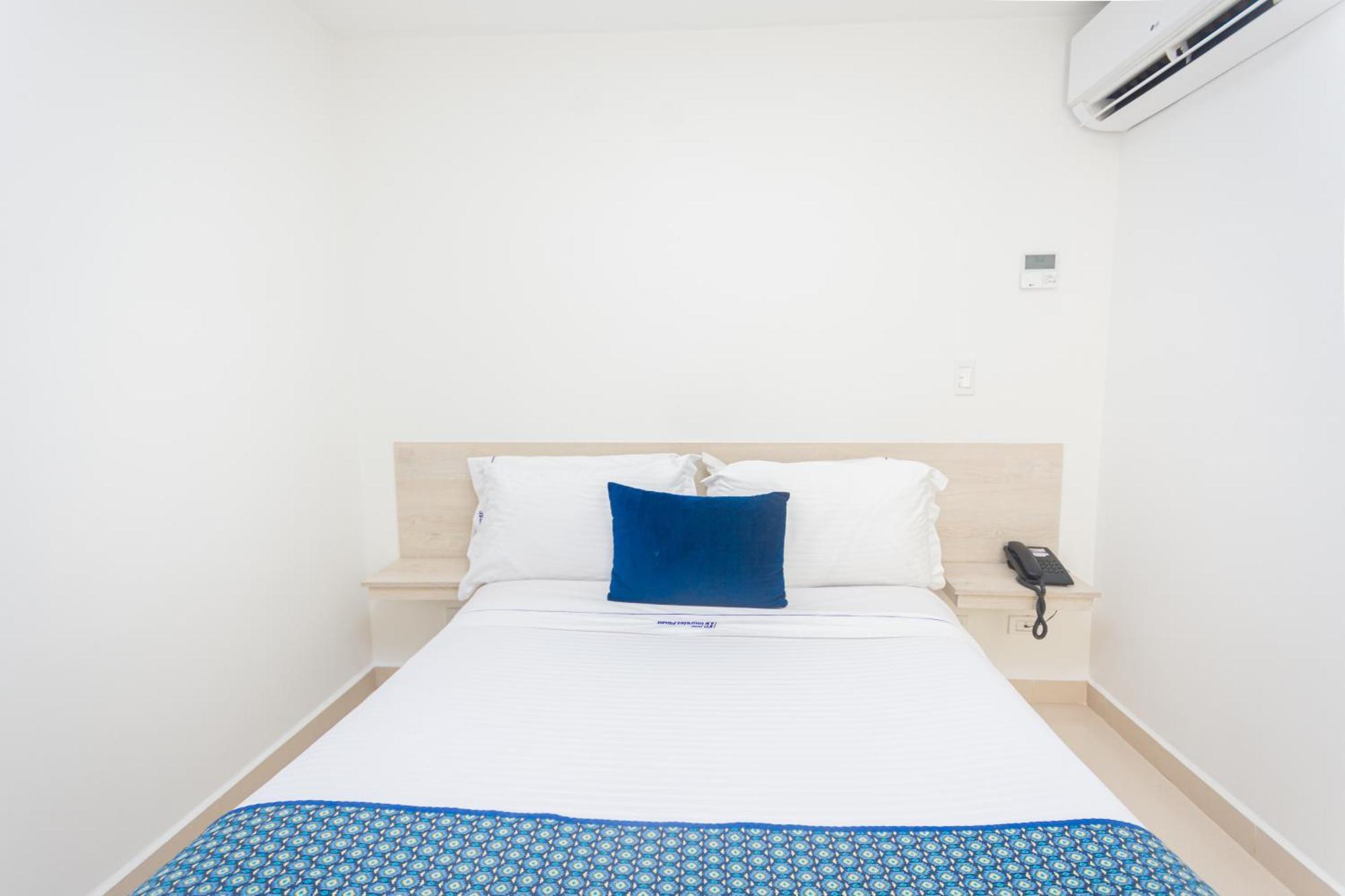 מדיין Hotel Laureles Plaza מראה חיצוני תמונה