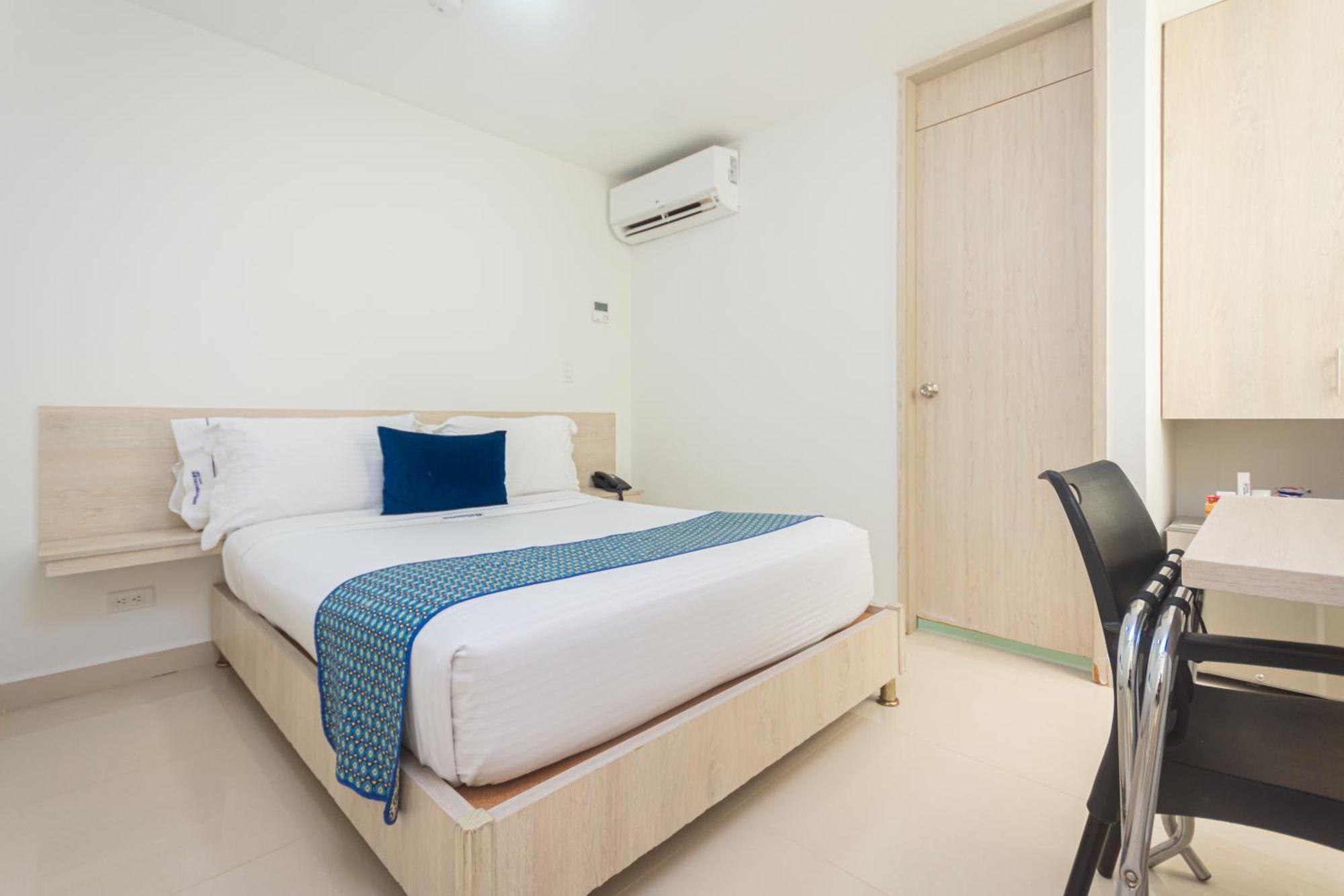 מדיין Hotel Laureles Plaza מראה חיצוני תמונה