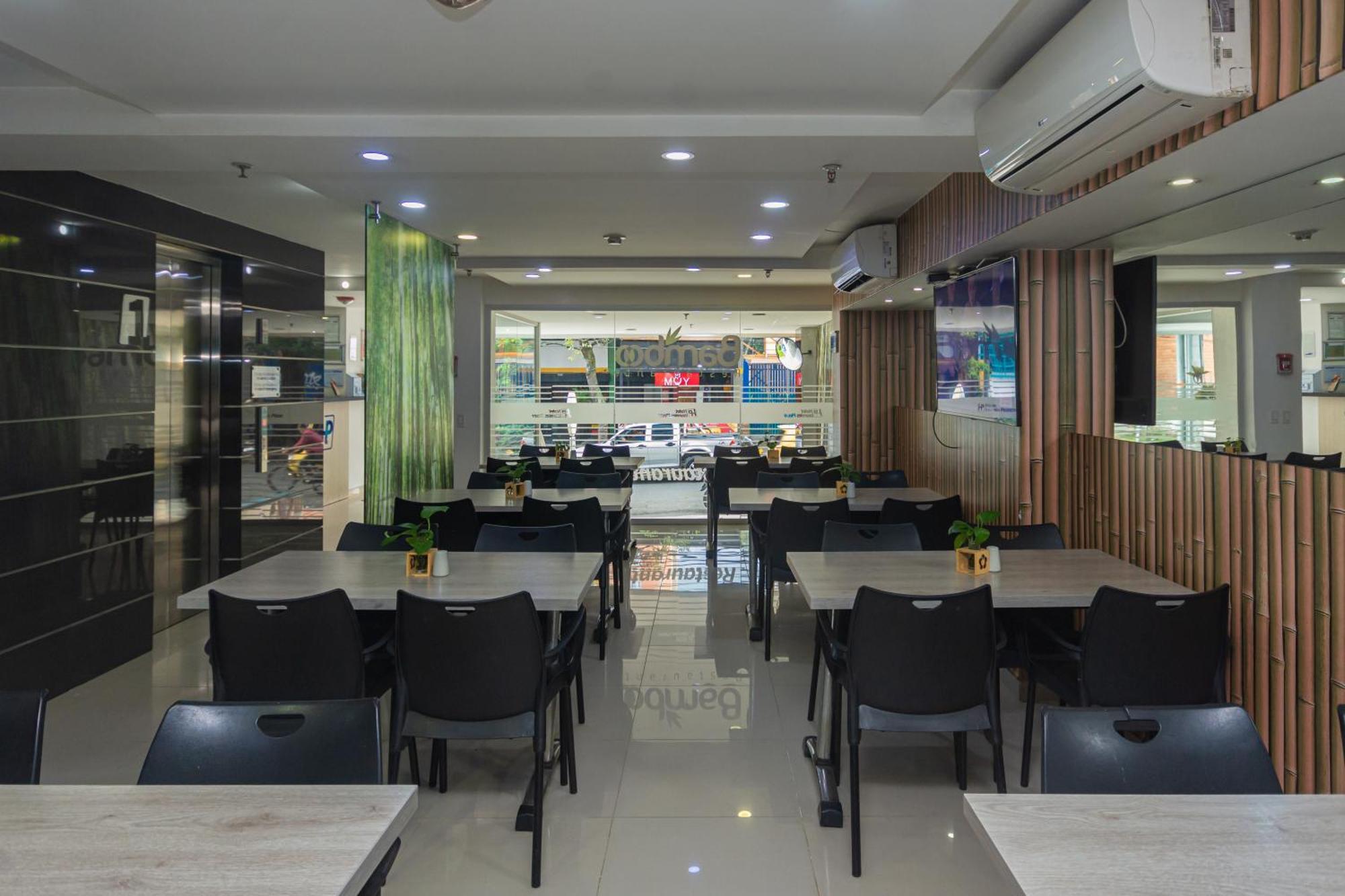 מדיין Hotel Laureles Plaza מראה חיצוני תמונה